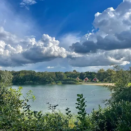 Holiday park Nice 3-bedroom House With Lake View *