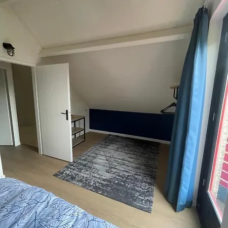Nice 3-bedroom House With Lake View *