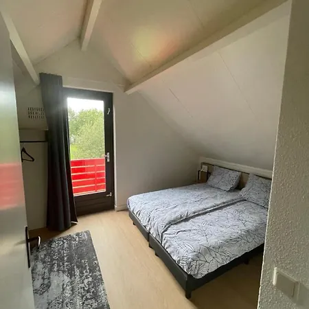 Nice 3-bedroom House With Lake View Holiday park