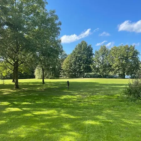 Nice 3-bedroom House With Lake View Holiday park *