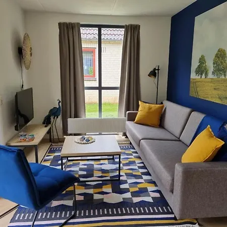 Nice 3-bedroom House With Lake View Holiday park
