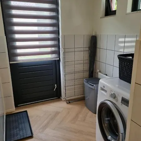 Nice 3-bedroom House With Lake View *