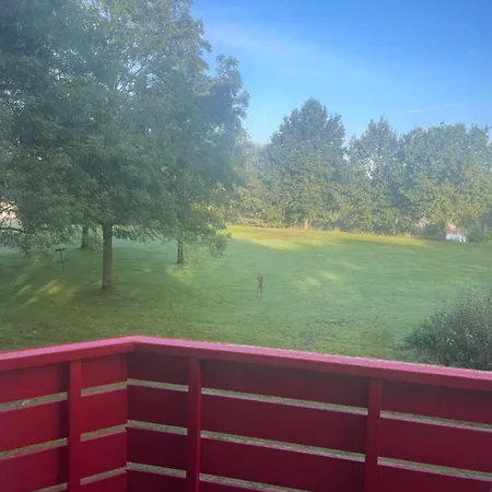 Nice 3-bedroom House With Lake View Holiday park Ewijk
