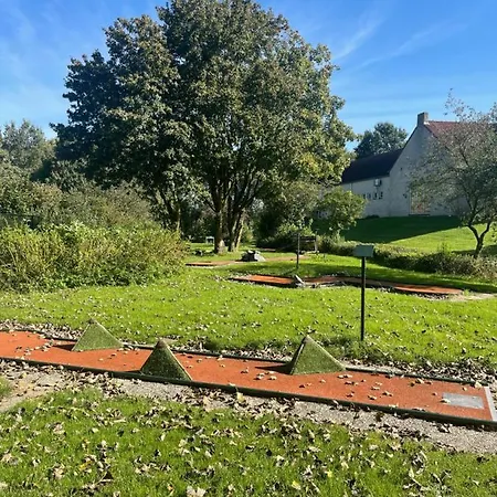 Nice 3-bedroom House With Lake View Holiday park Ewijk